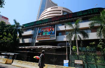 opening: Sen***, Nifty edges lower;
