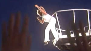 Tina Turner manda in visibilio il pubblico: la performance sulla passerella, con i tacchi