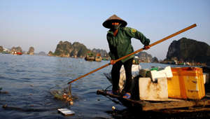 Kampf dem Kunststoffmüll in der berühmten Halong-Bucht in Vietnam