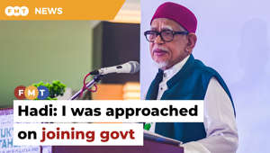 PAS president Abdul Hadi Awang claims “certain people” have repeatedly approached him about joining the Anwar Ibrahim-led unity government.Read More: https://www.freemalaysiatoday.com/category/nation/2023/05/27/certain-people-approached-me-about-joining-unity-govt-claims-hadi/ Laporan Lanjut: https://www.freemalaysiatoday.com/category/bahasa/tempatan/2023/05/27/hadi-dakwa-ada-orang-hubungi-tawar-sertai-kerajaan/Free Malaysia Today is an independent, bi-lingual news portal with a focus on Malaysian current affairs. Subscribe to our channel - http://bit.ly/2Qo08ry ------------------------------------------------------------------------------------------------------------------------------------------------------Check us out at https://www.freemalaysiatoday.comFollow FMT on Facebook: http://bit.ly/2Rn6xEVFollow FMT on Dailymotion: https://bit.ly/2WGITHMFollow FMT on Twitter: http://bit.ly/2OCwH8a Follow FMT on Instagram: https://bit.ly/2OKJbc6Follow FMT on TikTok : https://bit.ly/3cpbWKKFollow FMT Telegram - https://bit.ly/2VUfOrvFollow FMT LinkedIn - https://bit.ly/3B1e8lNFollow FMT Lifestyle on Instagram: https://bit.ly/39dBDbe------------------------------------------------------------------------------------------------------------------------------------------------------Download FMT News App:Google Play – http://bit.ly/2YSuV46App Store – https://apple.co/2HNH7gZHuawei AppGallery - https://bit.ly/2D2OpNP#FMTNews #HadiAwang #JoiningGovt #UnityGoverment