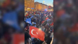 Türkei-Wahl: Tausende Menschen feiern in Duisburg