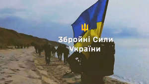 I marines ucraini sventolano la bandiera sulla spiaggia: l'impressionante video per il reclutamento