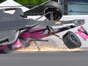 Crash bei den berühmt-berüchtigten Indy 500: Das Auto von Kyle Kirkwood überschlägt sich, ein Reifen fliegt über den Fangzaun hinweg.