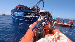 Ärzte ohne Grenzen: 602 Menschen von überfülltem Schiff gerettet