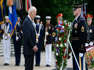 Joe Biden y la primera dama honran a los caídos en el cementerio de Arlington