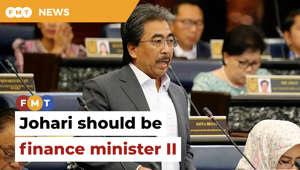 Khairy Jamaluddin says Johari Ghani’s record in the Dewan Rakyat proves that he has the expertise to assume the post.Read More: https://www.freemalaysiatoday.com/category/nation/2023/05/29/johari-should-be-finance-minister-ii-says-kj/Laporan Lanjut: https://www.freemalaysiatoday.com/category/bahasa/tempatan/2023/05/29/johari-sepatutnya-menteri-kewangan-ii-kata-kj/Free Malaysia Today is an independent, bi-lingual news portal with a focus on Malaysian current affairs. Subscribe to our channel - http://bit.ly/2Qo08ry ------------------------------------------------------------------------------------------------------------------------------------------------------Check us out at https://www.freemalaysiatoday.comFollow FMT on Facebook: http://bit.ly/2Rn6xEVFollow FMT on Dailymotion: https://bit.ly/2WGITHMFollow FMT on Twitter: http://bit.ly/2OCwH8a Follow FMT on Instagram: https://bit.ly/2OKJbc6Follow FMT on TikTok : https://bit.ly/3cpbWKKFollow FMT Telegram - https://bit.ly/2VUfOrvFollow FMT LinkedIn - https://bit.ly/3B1e8lNFollow FMT Lifestyle on Instagram: https://bit.ly/39dBDbe------------------------------------------------------------------------------------------------------------------------------------------------------Download FMT News App:Google Play – http://bit.ly/2YSuV46App Store – https://apple.co/2HNH7gZHuawei AppGallery - https://bit.ly/2D2OpNP#FMTNews #KhairyJamaluddin #KhairyJamaluddin #FinanceMinisterII