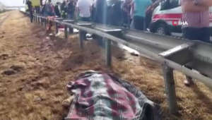 Tarım işçilerini taşıyan minibüs hafriyat kamyonu ile çarpıştı: 1 ölü, çok sayıda yaralı var