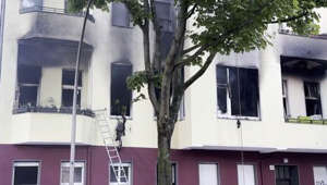 Wohnungsbrand in Berlin-Wilmersdorf: Acht Bewohner schwer verletzt