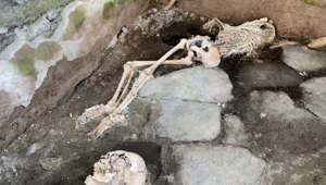 Nuove scoperte a Pompei: ritrovati tre scheletri e affreschi