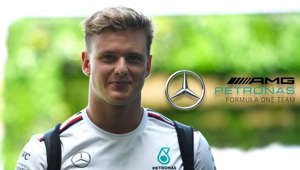 Schumacher steuert Mercedes bei Reifentest
