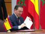 El Gobierno ha enviado una nota verbal a Marruecos para trasladar su queja por la carta en la que el Gobierno del país vecino afirmaba que Ceuta y Melilla son ciudades marroquíes, según han confirmado fuentes diplomáticas.(Fuente: La Moncloa)