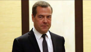 Dmitri Medwedew behauptet, die Tötung britischer Politiker sei „legitim“