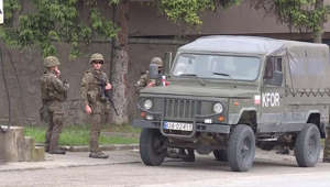 Nach gewaltsamen Zusammenstößen: NATO verstärkt Truppen im Kosovo