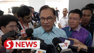 After attending an event in Putrajaya on Thursday, Prime Minister Datuk Seri Anwar Ibrahim told reporters that the Sabah and Kelantan governments had agreed to work with the Federal Government to address the water woes in both states.Read more at https://bit.ly/3oK8LnhWATCH MORE: https://thestartv.com/c/newsSUBSCRIBE: https://cutt.ly/TheStarLIKE: https://fb.com/TheStarOnline