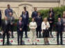 Foto di famiglia con i leader Ue e Zelensky al summit in Moldavia