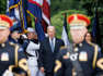 Estados Unidos. Joe Biden tropeça e cai em cerimónia de entrega de diplomas