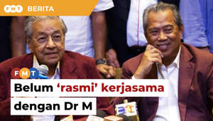Seorang pemimpin Bersatu berkata, belum ada rancangan bekerjasama secara rasmi dengan Dr Mahathir Mohamad, khasnya untuk PRN.Laporan Lanjut: https://www.freemalaysiatoday.com/category/bahasa/tempatan/2023/06/02/belum-ada-kerjasama-rasmi-dengan-dr-m-kata-pemimpin-bersatu/ Read More: https://www.freemalaysiatoday.com/category/nation/2023/06/02/no-formal-tie-up-with-dr-m-yet-says-bersatu-man/Free Malaysia Today is an independent, bi-lingual news portal with a focus on Malaysian current affairs. Subscribe to our channel - http://bit.ly/2Qo08ry ------------------------------------------------------------------------------------------------------------------------------------------------------Check us out at https://www.freemalaysiatoday.comFollow FMT on Facebook: http://bit.ly/2Rn6xEVFollow FMT on Dailymotion: https://bit.ly/2WGITHMFollow FMT on Twitter: http://bit.ly/2OCwH8a Follow FMT on Instagram: https://bit.ly/2OKJbc6Follow FMT on TikTok : https://bit.ly/3cpbWKKFollow FMT Telegram - https://bit.ly/2VUfOrvFollow FMT LinkedIn - https://bit.ly/3B1e8lNFollow FMT Lifestyle on Instagram: https://bit.ly/39dBDbe------------------------------------------------------------------------------------------------------------------------------------------------------Download FMT News App:Google Play – http://bit.ly/2YSuV46App Store – https://apple.co/2HNH7gZHuawei AppGallery - https://bit.ly/2D2OpNP#FMTNews #MahathirMohamad #MuhyiddinYassin #Bersatu #BelumRasmi #Kerjasama