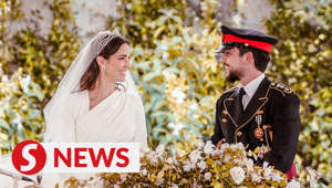 Jordan’s Crown Prince Al Hussein bin Abdullah II married Saudi heiress and architect Rajwa Al Saif on Thursday (June 1) in a wedding attended by global royalty.Read more at https://tinyurl.com/44fp2h6nWATCH MORE: https://thestartv.com/c/newsSUBSCRIBE: https://cutt.ly/TheStarLIKE: https://fb.com/TheStarOnline