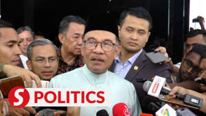 Prime Minister Datuk Seri Anwar Ibrahim told reporters after attending an exhibition in Kuala Lumpur on Friday that it is time for PAS president Tan Sri Abdul Hadi Awang to drop the same old, stagnant narrative and look to things that hold more value.Read more at https://rb.gy/3mcrlWATCH MORE: https://thestartv.com/c/newsSUBSCRIBE: https://cutt.ly/TheStarLIKE: https://fb.com/TheStarOnline