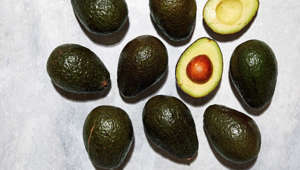 3 safe ways to handle an avocado