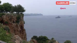 Deniz Kuvvetleri Komutanlığı'nın 2 Fırkateyni Antalya Yat Limanı Açığına Demirledi