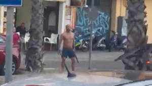 Un hombre lanza amenazas con un machete de gran tamaño en Valencia
