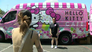 Hello Kitty cafe truck
