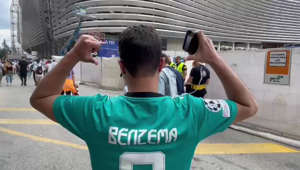 Los aficionados despiden a Benzema en el Santiago Bernabéu