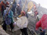Indonesia, la scalata del vulcano attivo per un rito ind?