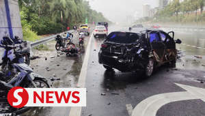 Three motorcyclists were killed while three others suffered serious injuries when a driver, believed to be intoxicated, rammed his car into them at KM19.6 of the of the North Klang Valley Expressway (NKVE)Read more at https://tinyurl.com/3bwjhb2eWATCH MORE: https://thestartv.com/c/newsSUBSCRIBE: https://cutt.ly/TheStarLIKE: https://fb.com/TheStarOnline