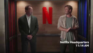 Clip Elevator Ride de Netflix con Chris Hemsworth y Arnold Schwarzenegger