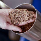 Hamburger Firma stellt "Biokohle" aus Kakaoschalen her