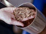 Hamburger Firma stellt "Biokohle" aus Kakaoschalen her