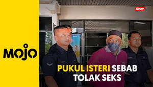 Lelaki didakwa hantuk kepala isteri tolak hubungan seksBERITA SEMASA 6 JUN 2023Bapa empat anak didakwa di Mahkamah Sesyen, di sini pada Selasa atas tuduhan mencederakan isteri hingga parah kerana mangsa menolak ajakan untuk bersetubuh, lapor Wartawan Sinar Harian Melaka, Nor Farhana Yaacob.Syed Fakrulrazi Syed Abdul Rahman bagaimanapun membuat pengakuan tidak bersalah selepas dua pertuduhan dibacakan terhadapnya di hadapan Hakim Darmafikri Abu Adam.Tertuduh didakwa mengikut Seksyen 325 Kanun Keseksaan dan dibaca bersama Seksyen 326A akta sama.Artikel: https://go.sinar.la/3MTyWjjMuzik: Elevate dari www.bensound.com#BeritaSemasa  #SinarHarian