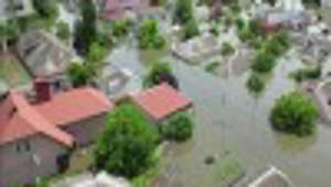 La destrucción de una represa en el sureste de Ucrania causa graves inundaciones