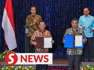 Solutions to two long standing maritime border disputes were among the agreements that were signed by Malaysia and Indonesia during Indonesian President Joko Widodo’s two-day working visit to the country on Thursday (June 8).The two agreements settled negotiations that have gone on for more than a dozen years regarding maritime borders in the southernmost part of the Malacca straits and Sulu sea between Malaysia's closest neighbour.Read more at https://tinyurl.com/4ytm9yxjWATCH MORE: https://thestartv.com/c/newsSUBSCRIBE: https://cutt.ly/TheStarLIKE: https://fb.com/TheStarOnline