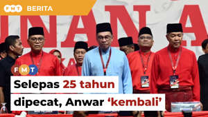 Anwar Ibrahim hadir mengetuai parti komponen kerajaan perpaduan pada perasmian Perhimpunan Agung Umno (PAU) 2023 di Pusat Dagangan Dunia (WTC) pagi ini, selepas 25 tahun dipecat daripada parti itu.Laporan Lanjut: https://www.freemalaysiatoday.com/category/bahasa/tempatan/2023/06/09/anwar-kembali-di-pentas-pau-25-tahun-selepas-dipecat-umno/Read More: https://www.freemalaysiatoday.com/category/nation/2023/06/09/after-25-years-anwar-returns-for-umno-agm/Free Malaysia Today is an independent, bi-lingual news portal with a focus on Malaysian current affairs. Subscribe to our channel - http://bit.ly/2Qo08ry ------------------------------------------------------------------------------------------------------------------------------------------------------Check us out at https://www.freemalaysiatoday.comFollow FMT on Facebook: http://bit.ly/2Rn6xEVFollow FMT on Dailymotion: https://bit.ly/2WGITHMFollow FMT on Twitter: http://bit.ly/2OCwH8a Follow FMT on Instagram: https://bit.ly/2OKJbc6Follow FMT on TikTok : https://bit.ly/3cpbWKKFollow FMT Telegram - https://bit.ly/2VUfOrvFollow FMT LinkedIn - https://bit.ly/3B1e8lNFollow FMT Lifestyle on Instagram: https://bit.ly/39dBDbe------------------------------------------------------------------------------------------------------------------------------------------------------Download FMT News App:Google Play – http://bit.ly/2YSuV46App Store – https://apple.co/2HNH7gZHuawei AppGallery - https://bit.ly/2D2OpNP#FMTNews #AnwarIbrahim #Umno #25TahunDipecat #PAU2023