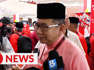The many parties in the unity government have gathered at the Umno general assembly for a greater rakyat-centric agenda, says Datuk Seri Salahuddin Ayub.The Amanah deputy president told reporters at World Trade Centre Kuala Lumpur on Friday (June 9) that it was time for everyone from all parties to strengthen bonds for the benefit of the rakyat.Read more at https://tinyurl.com/39mvp36pWATCH MORE: https://thestartv.com/c/newsSUBSCRIBE: https://cutt.ly/TheStarLIKE: https://fb.com/TheStarOnline