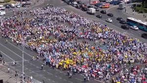 Thousands of Romanian teachers protest low pay