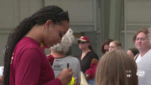 Florida State softball returns from Oklahoma City to warm welcome from fans
