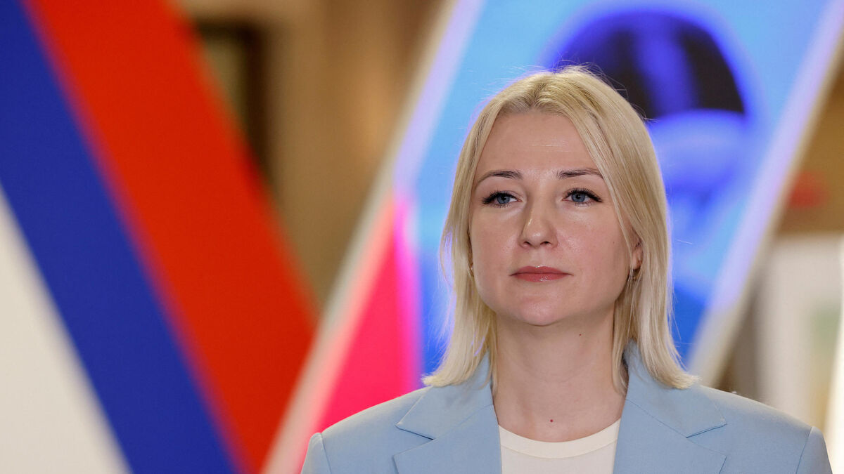 Russie Qui Est Ekaterina Dountsova Candidate Pacifiste Cart E De La