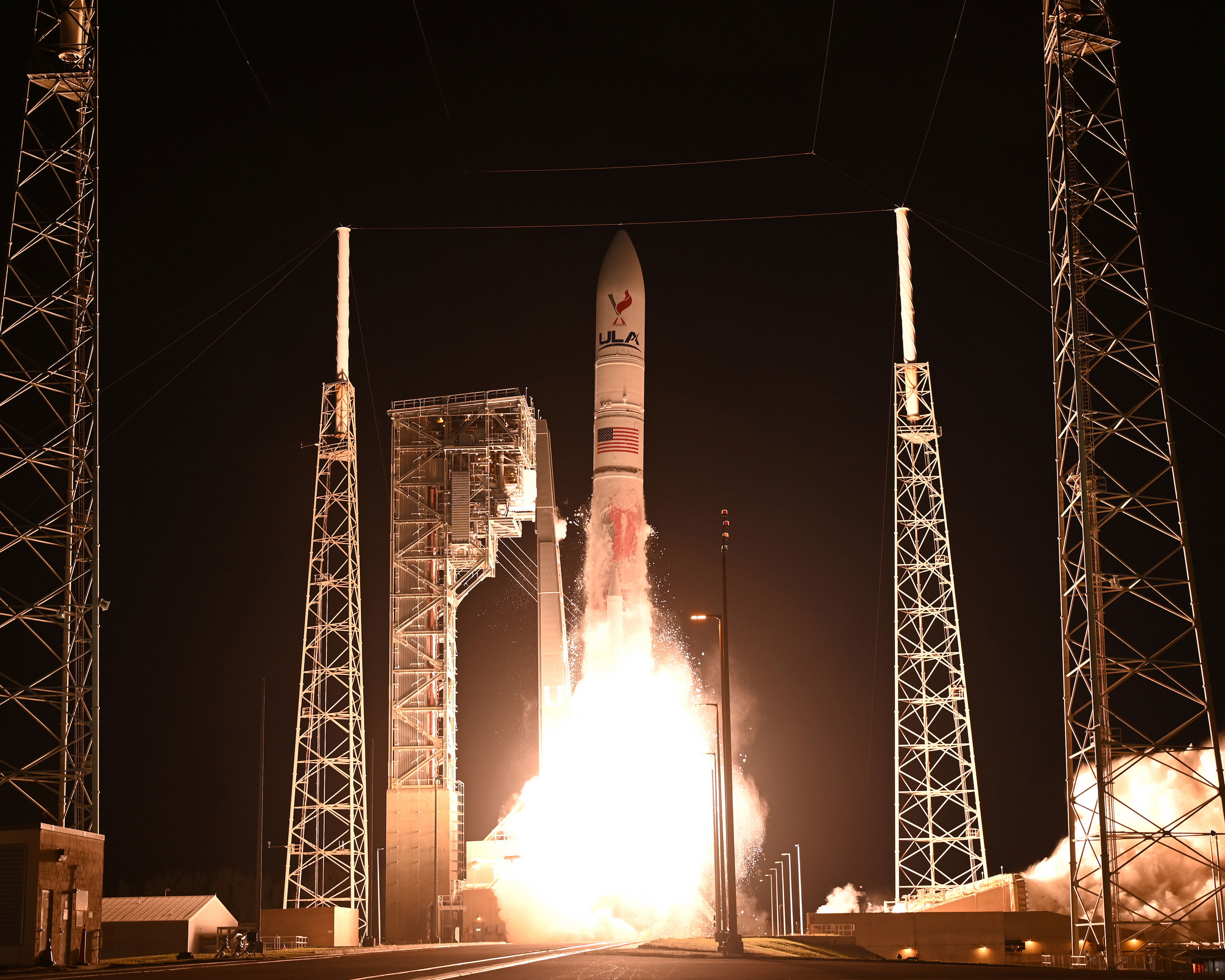 The Best Pictures Of The Vulcan Rocket Liftoff The First U S Moon