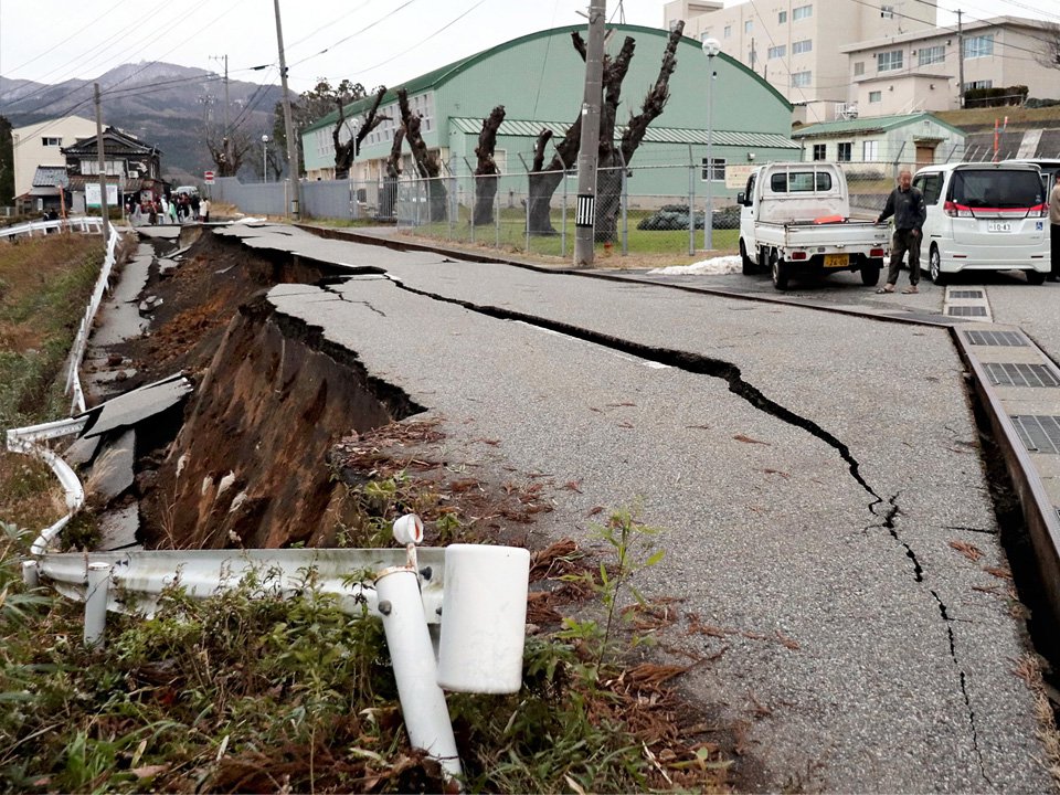 Moment Powerful Magnitude Earthquake Rocks Japan Sparking Tsunami Alert