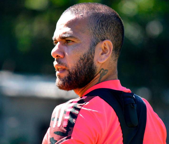 M E De Daniel Alves Faz Post Em Que Exp E Mulher Que Acusa Jogador De