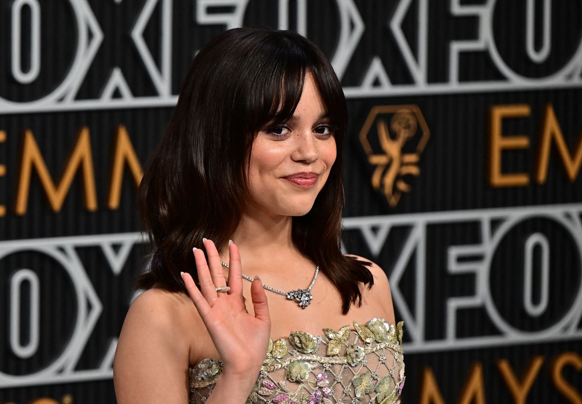 Jenna Ortega Deja De Ser Mi Rcoles Para Ponerse El Vestido Que