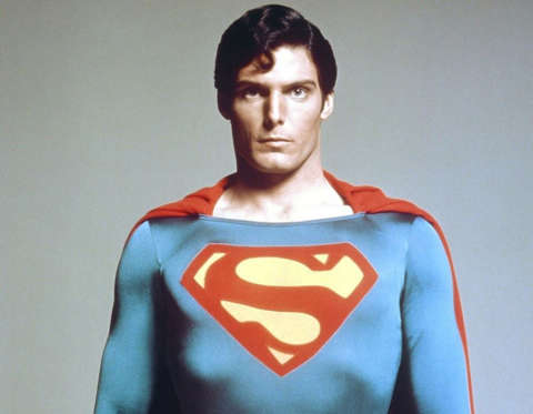 Diapositiva 11 de 12: Dean Cain must be quaking in his boots. The alleged Superman curse refers to tragedies that have befallen creatives associated with Superman adaptations - most famously, the late Christopher Reeve (pictured), who was paralysed after being thrown from his horse in 1995 and later died of complications arising from his condition, and George Reeves, who played the superhero in the 1950s TV series Adventures of Superman, and was found dead in 1951 of an apparent suicide. Although if you really are dead-set on linking these two ill-fated actors you may as well be done with it and call it the 'Reeve(s)' curse.