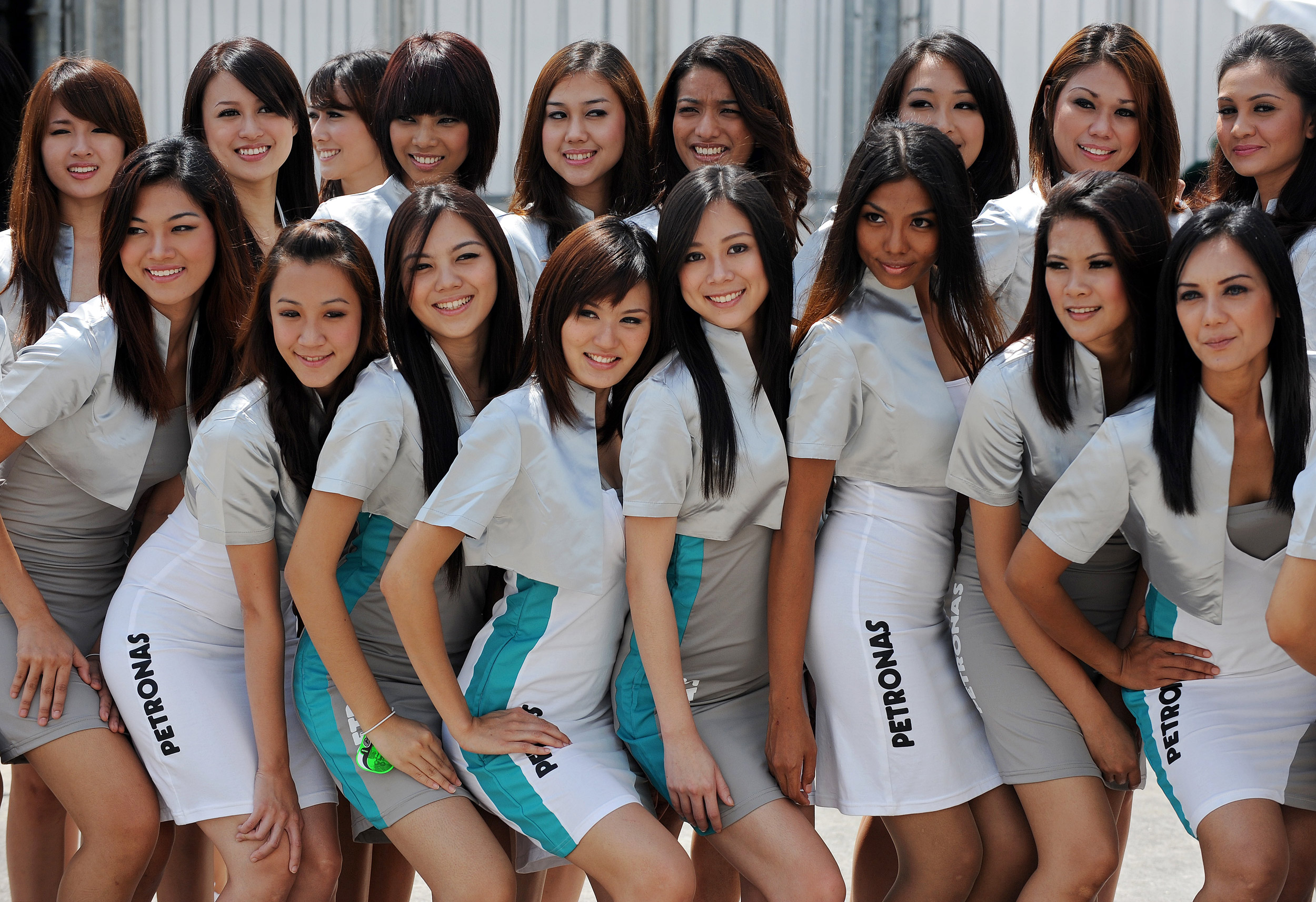 Grid Girls: Glamour around Globe