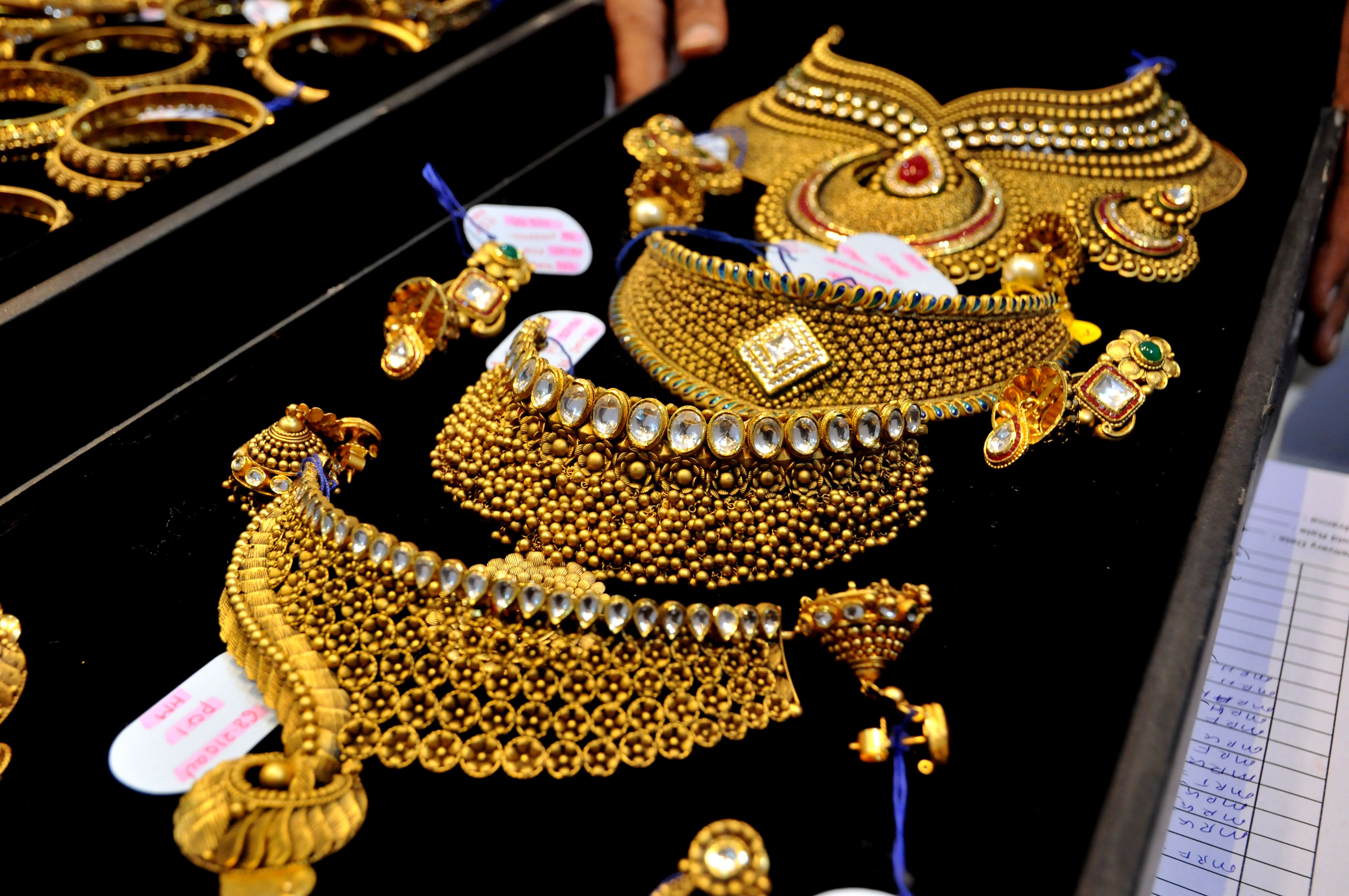 Gold prices continue come down:
