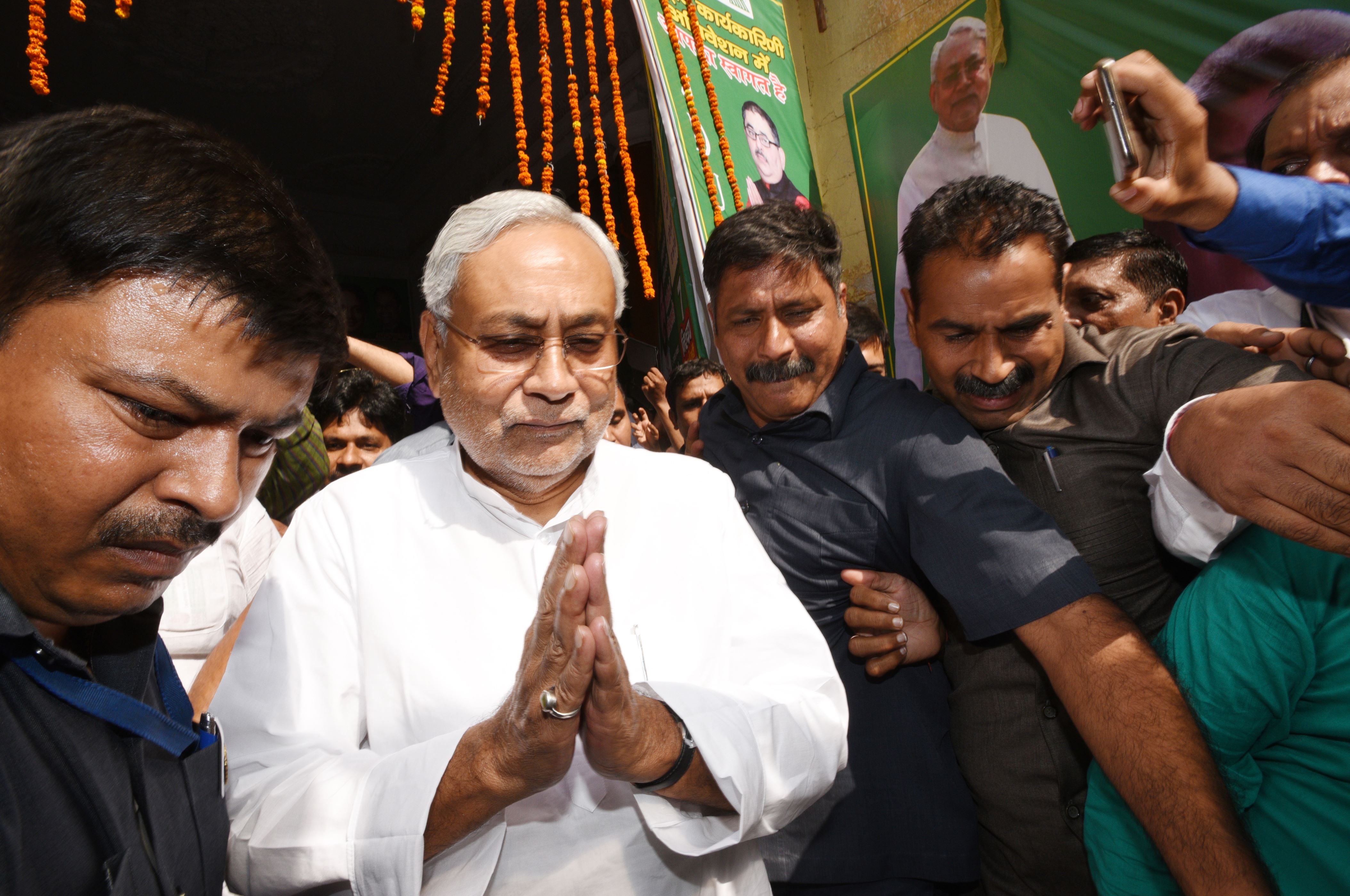 Nitish Kumar sets deadline Shah