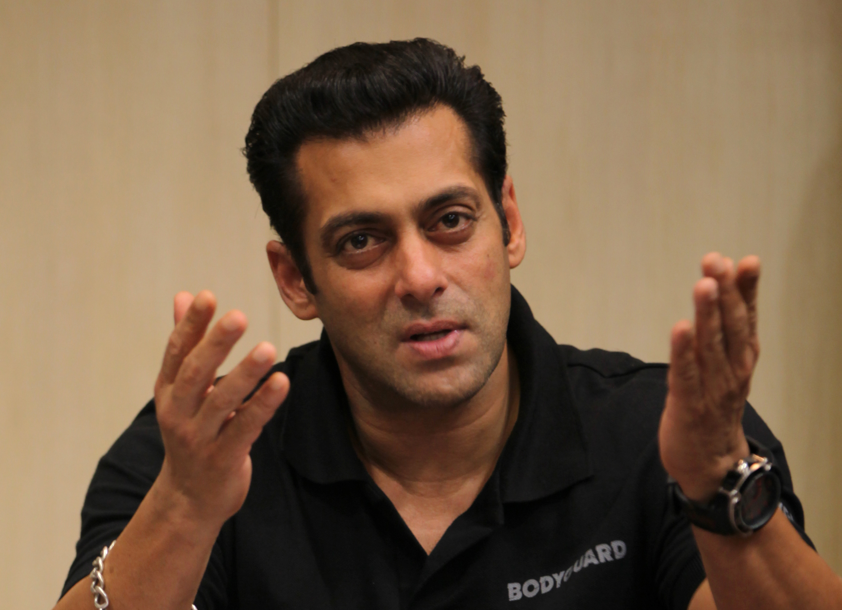 Salman walked Dubai mall recognised